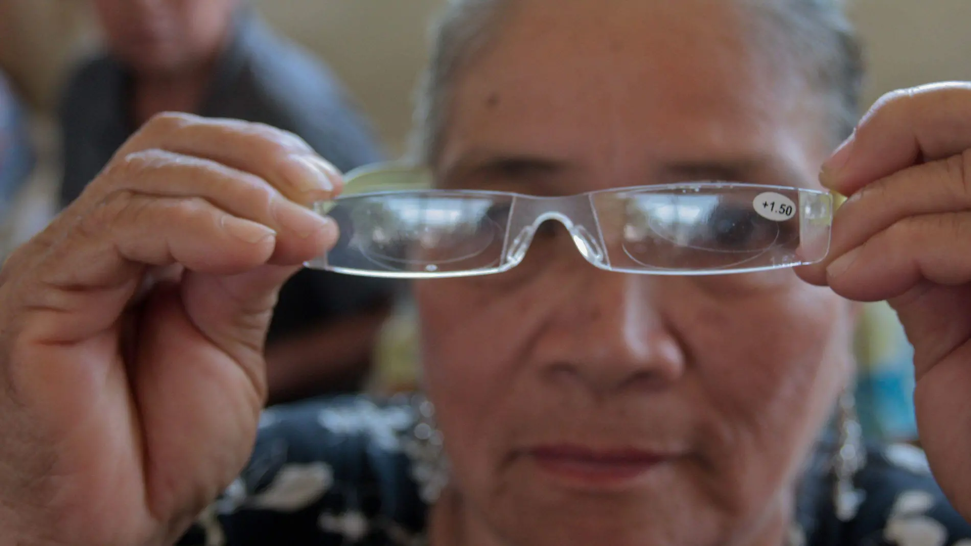 249243_Entrega de lentes para adultos mayores2_impreso